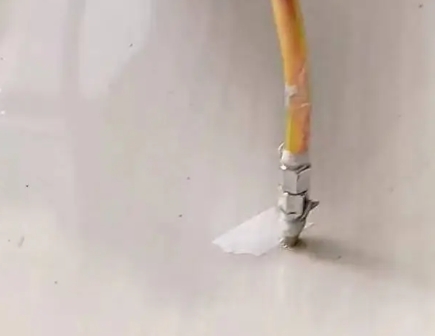 大竹瓷砖空鼓维修公司专业解答在瓷砖铺贴过程中，如果使用的砂料过粗（如全部使用了粗砂），可能会导致以下问题